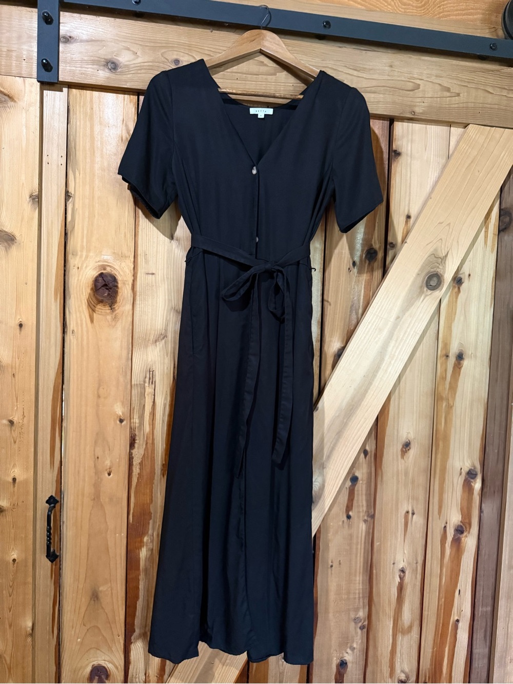 Vetta Capsule Bundle 💕 Black Short-Sleeve Button-Front Wrap Dress with Tie Waist - Picture 3 of 13